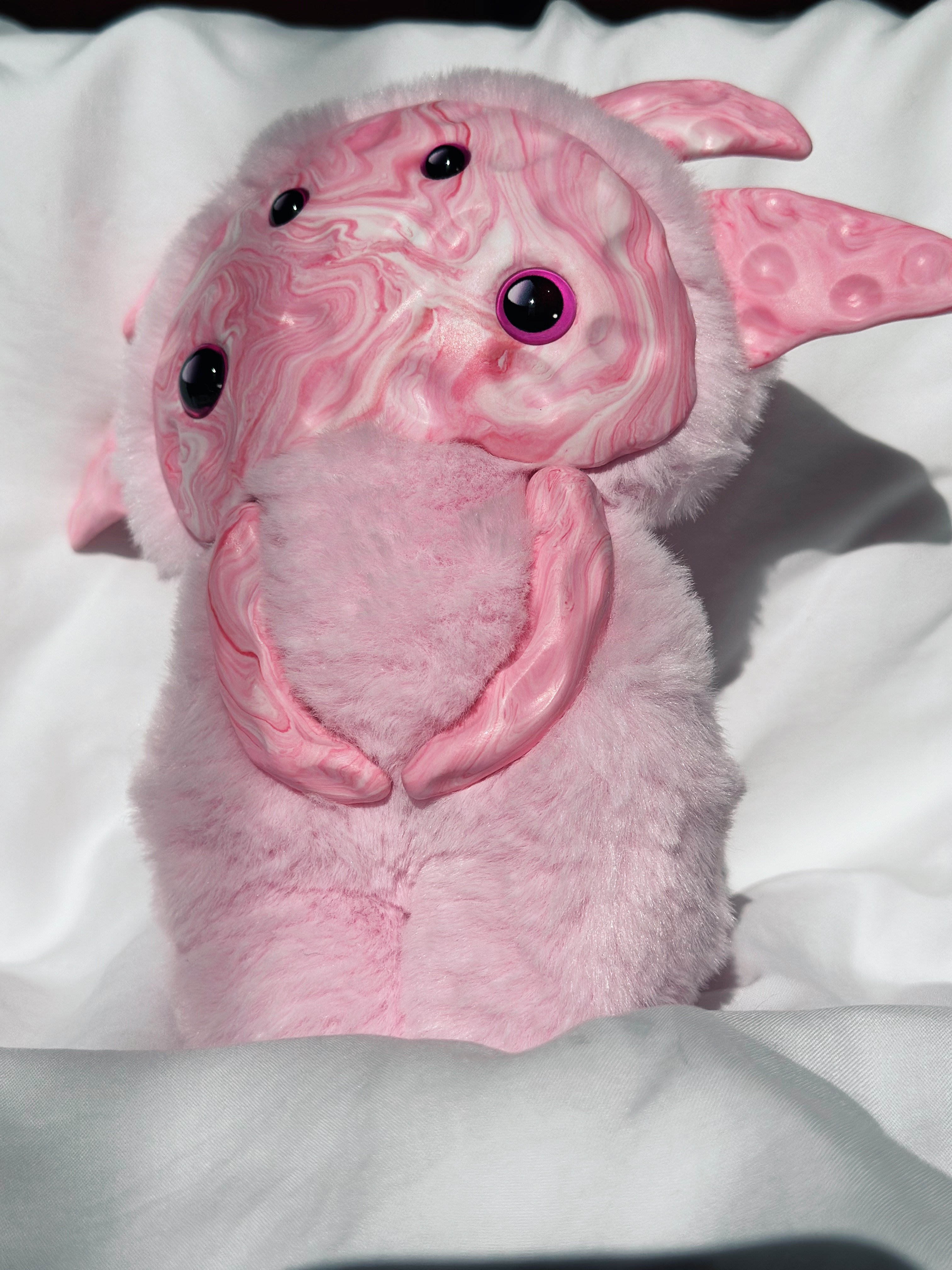 Блум — Розовый мраморный четырёхглазый спрайт