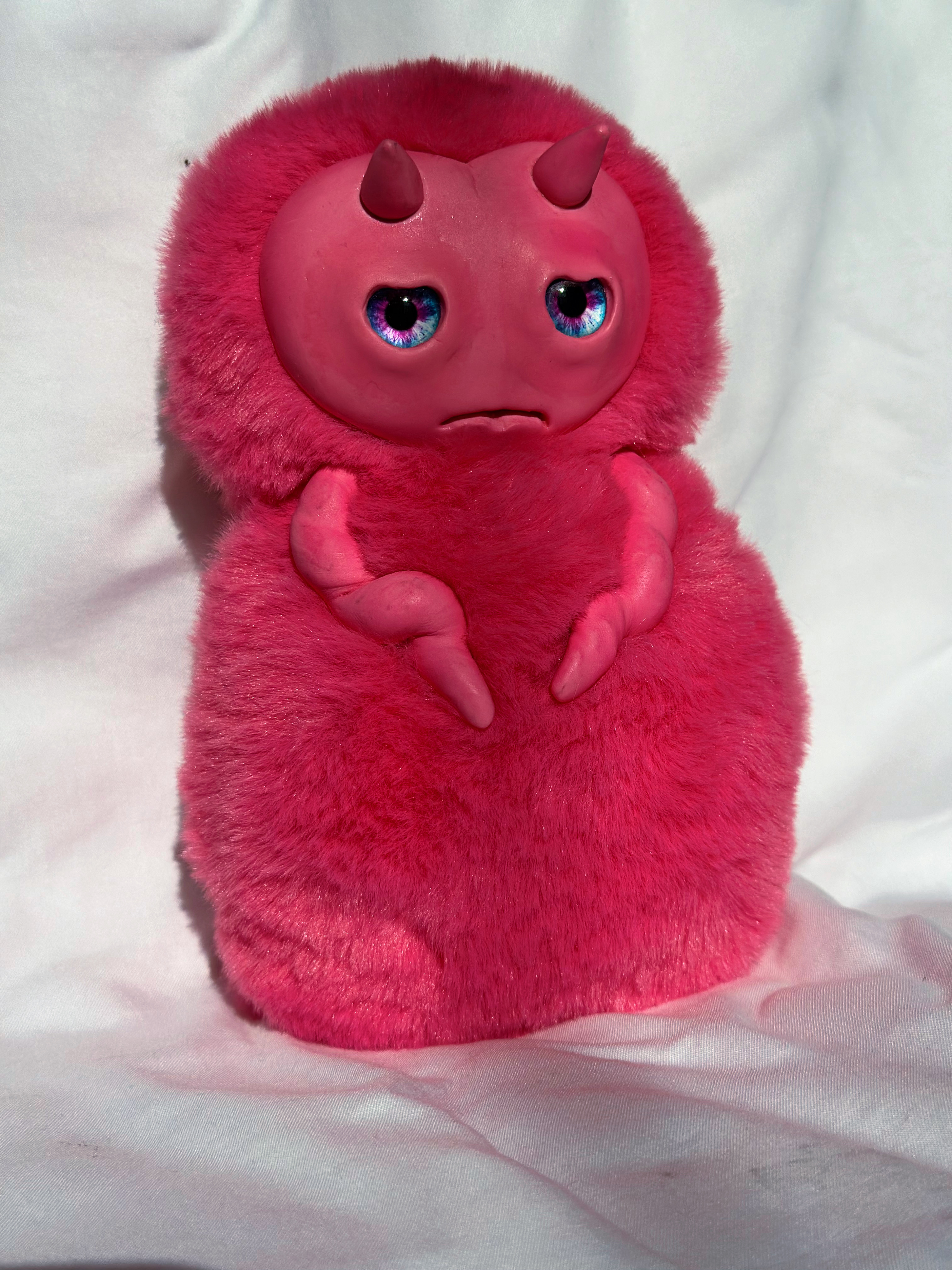 Черри — Розовый демон с галактическими глазами