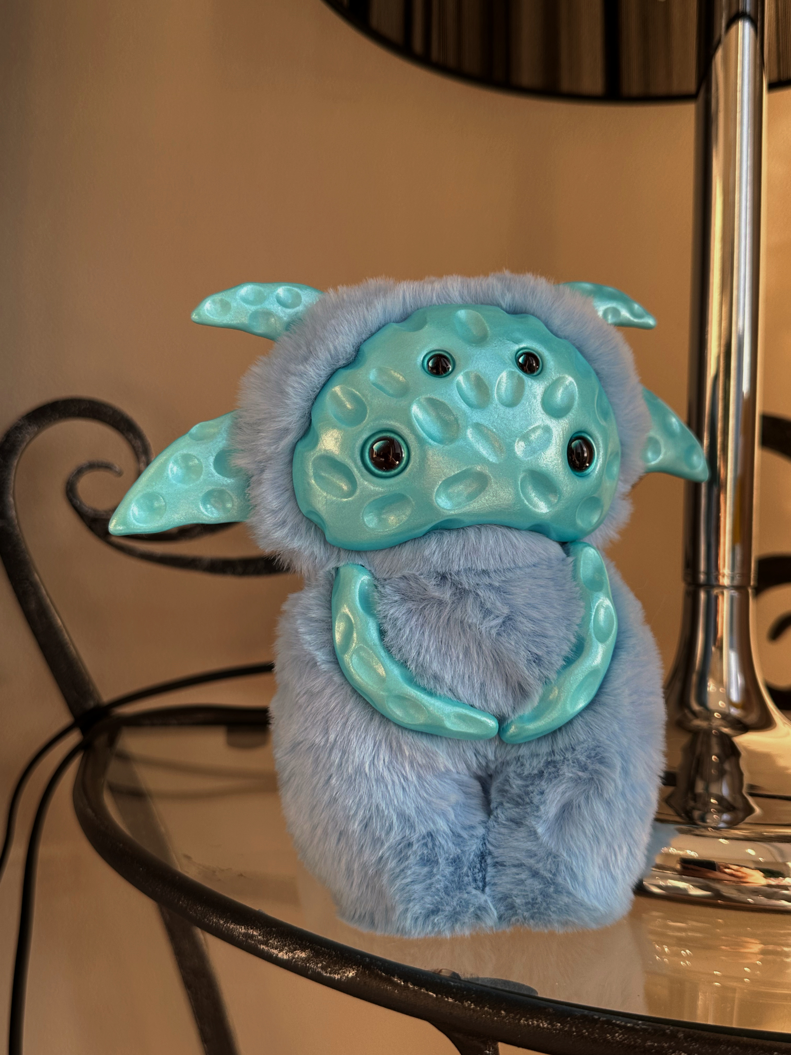 Капля — Голубой четырёхглазый спрайт с бирюзовым лицом